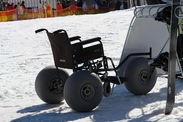 Snow wheelchair