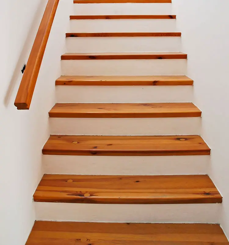 stair steps and risers contrast