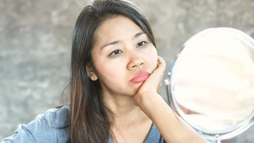 woman with dark circles the under eyes