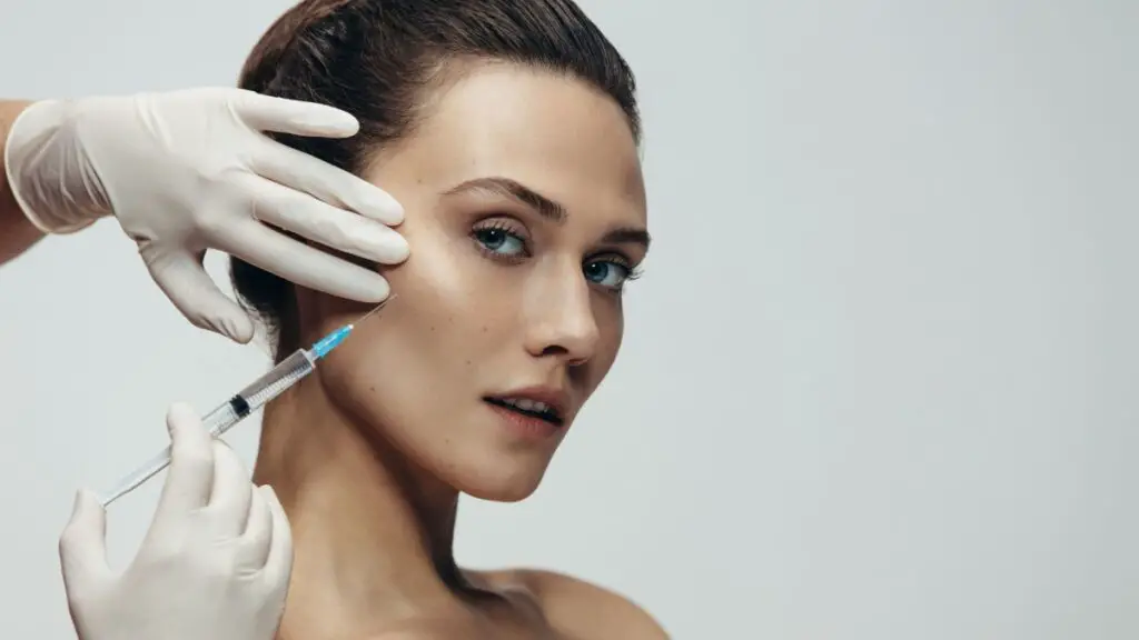 woman having skin injectables