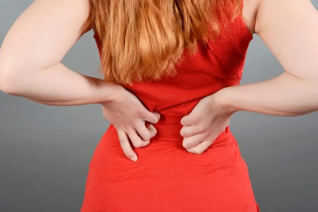 woman having sciatica pain