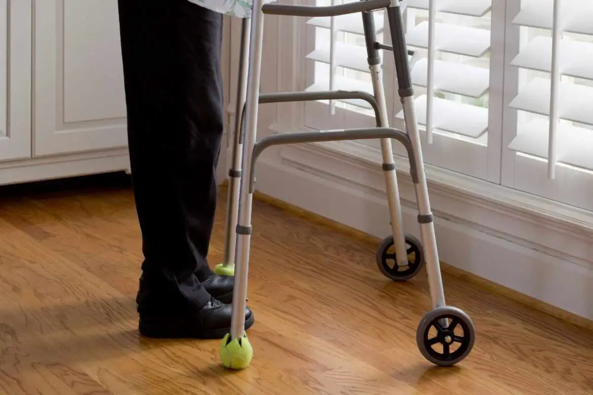 4 Tennis Balls for Walkers (and 4 Alternatives)